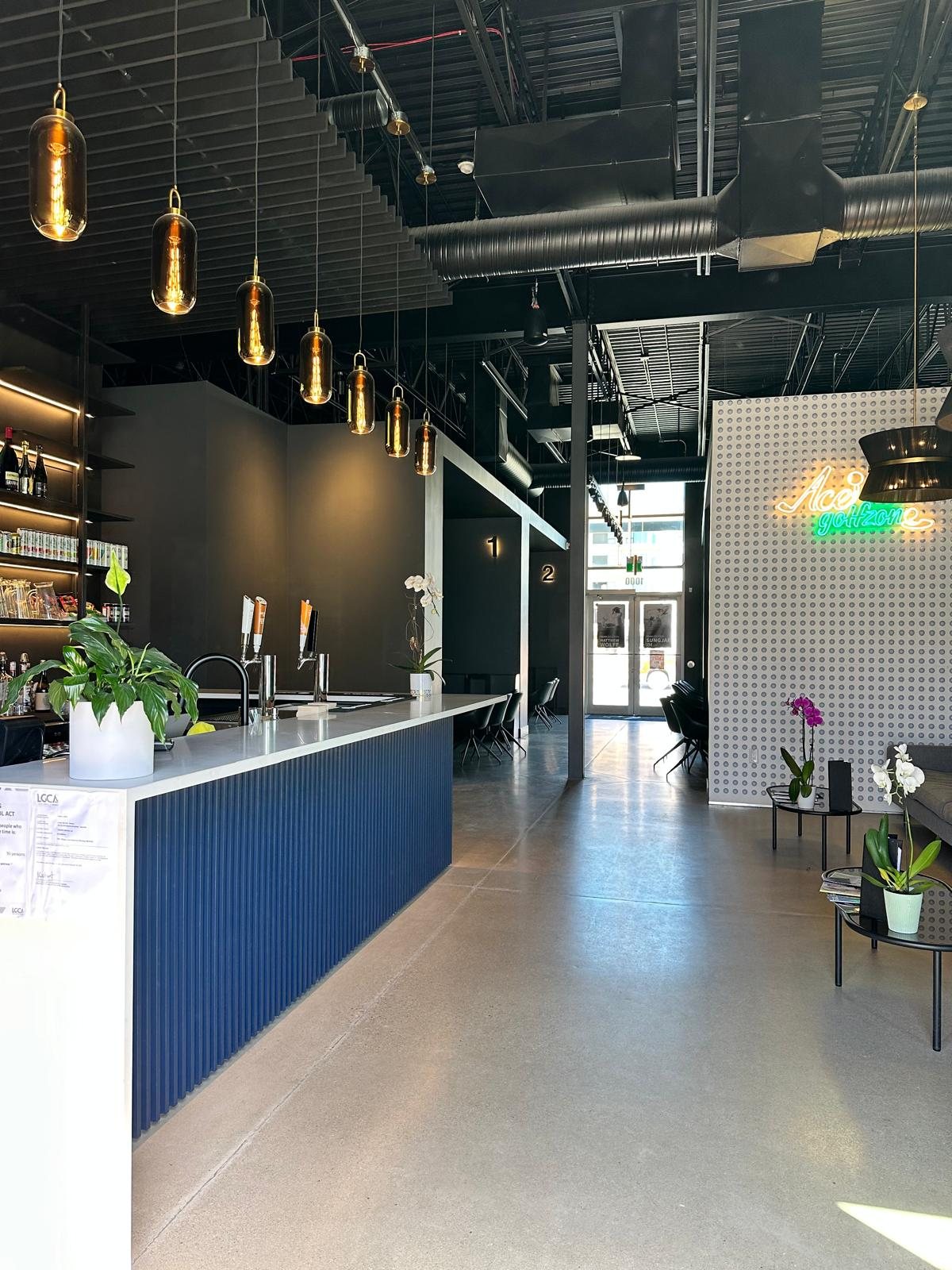 The bar and lounge, with the entrances to bays 1 and 2